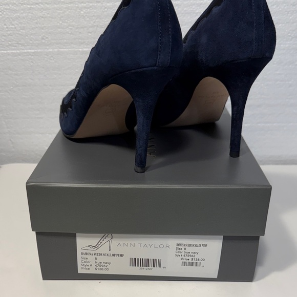 NIB Ann Taylor Ramona Midnight Blue / Black Leather Suede scallop pumps - Picture 8 of 9